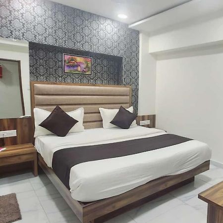 Hotel Sun Shine Αχμπανταμπάντ Εξωτερικό φωτογραφία