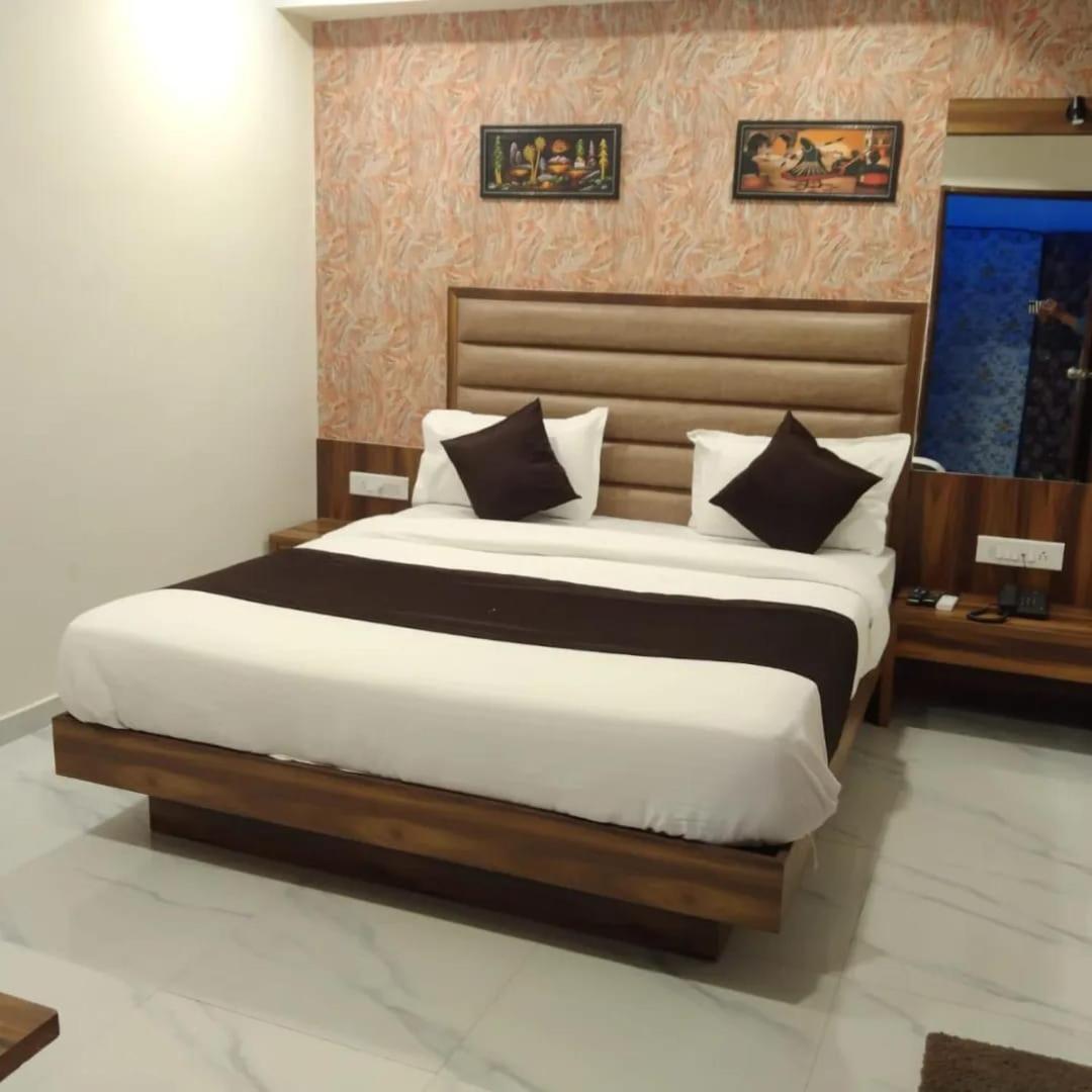 Hotel Sun Shine Αχμπανταμπάντ Εξωτερικό φωτογραφία