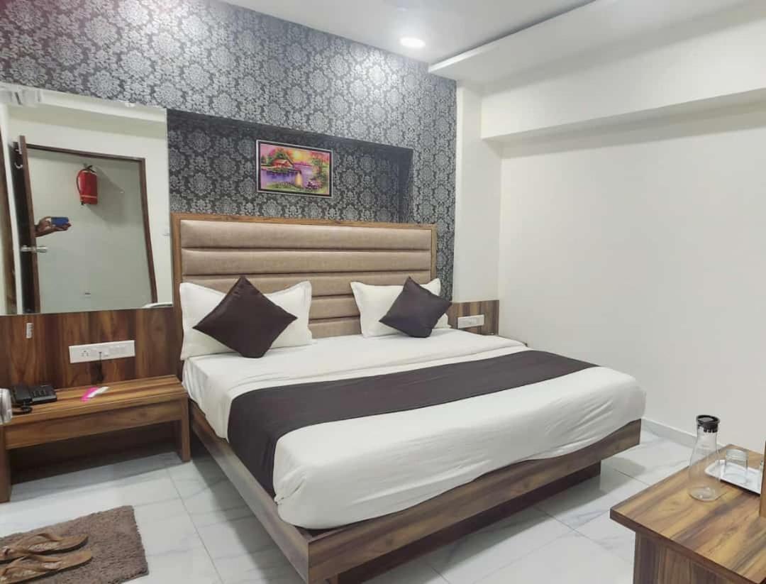 Hotel Sun Shine Αχμπανταμπάντ Εξωτερικό φωτογραφία