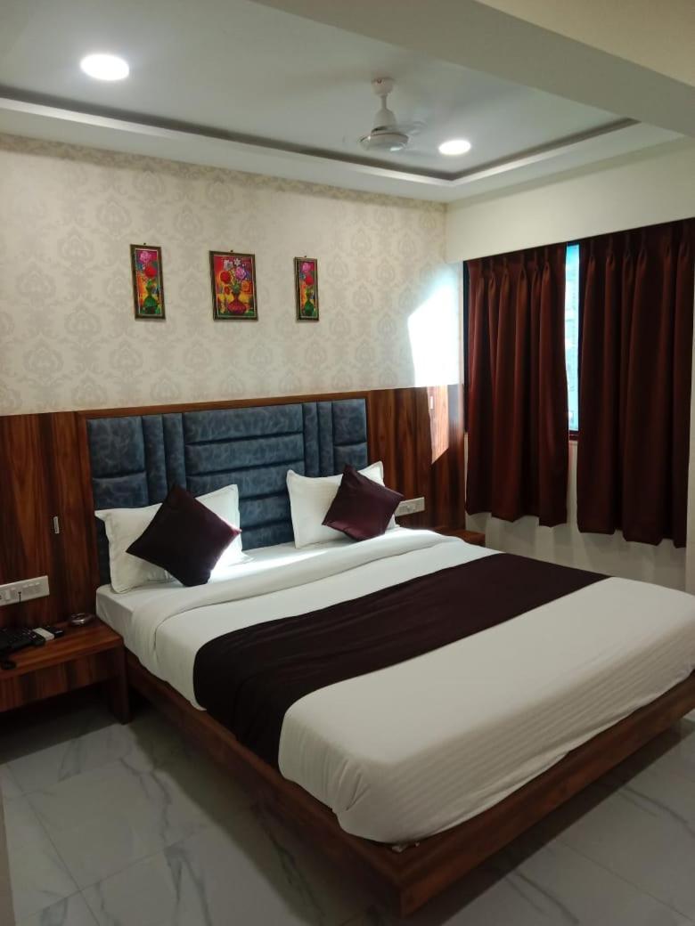 Hotel Sun Shine Αχμπανταμπάντ Εξωτερικό φωτογραφία